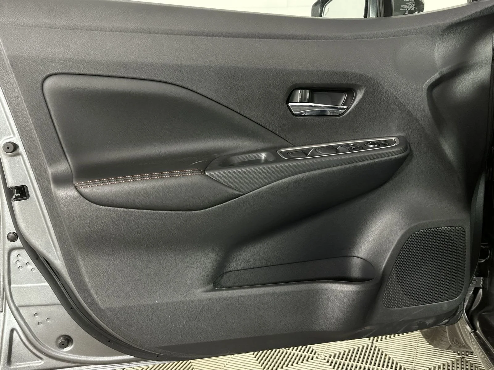 2025 Nissan Versa Sedan SR - Photo 29