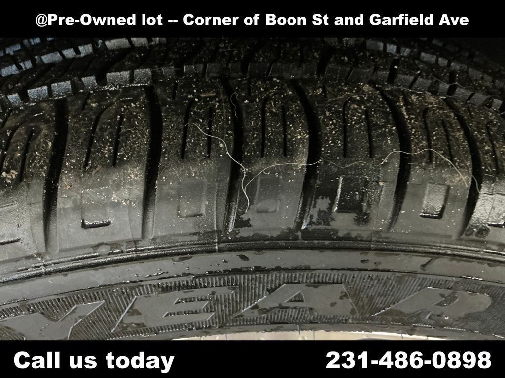 Used 2020 Black Hyundai SEL image 12