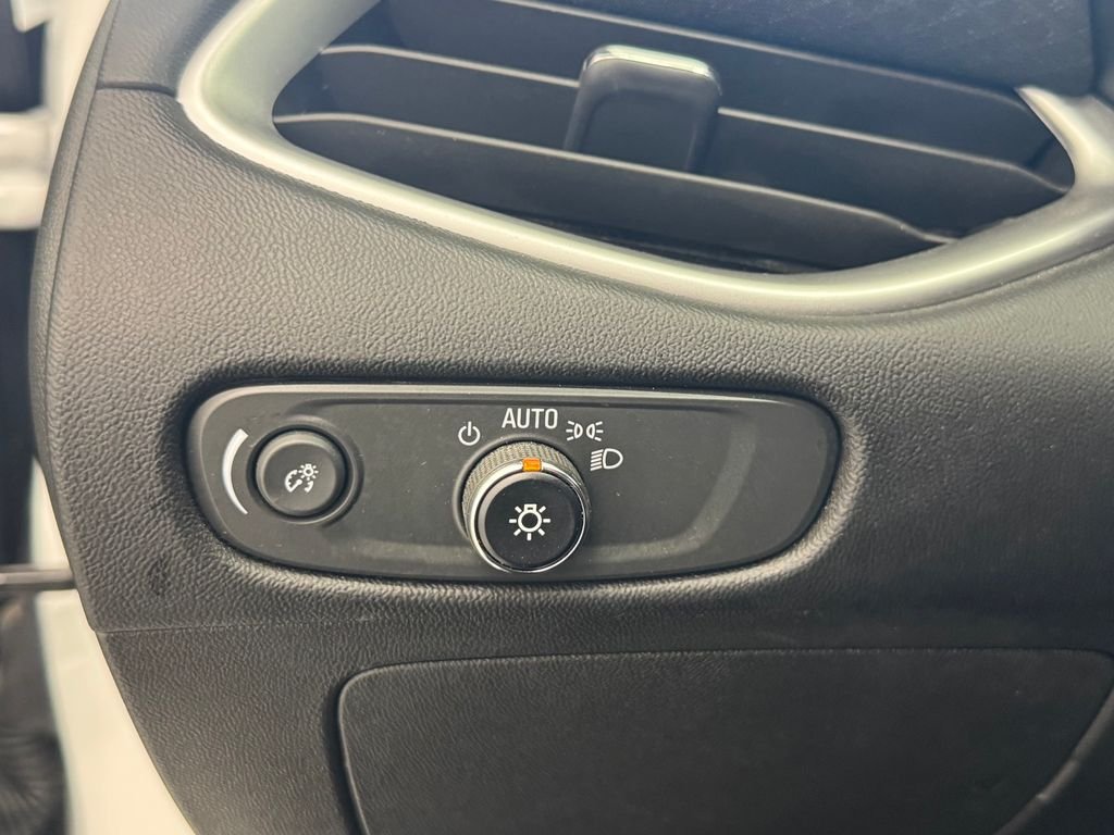 Used 2024 Summit White Chevrolet LT image 33