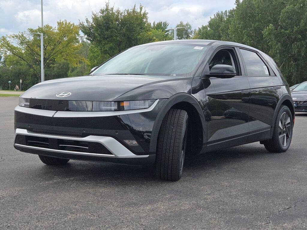 New 2027 Abyss Black Hyundai SE image 3
