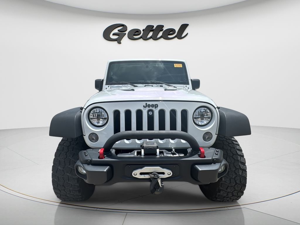 Used 2016 White Jeep Unlimited Rubicon image 2