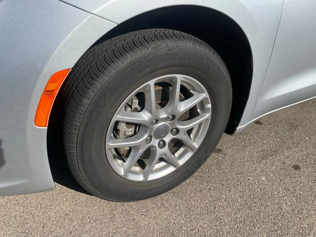 2024 Chrysler Pacifica Touring L - Photo 3