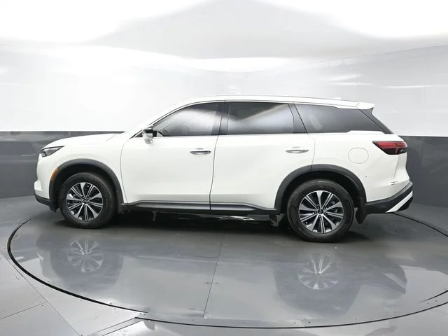Used 2024 White INFINITI PURE image 4