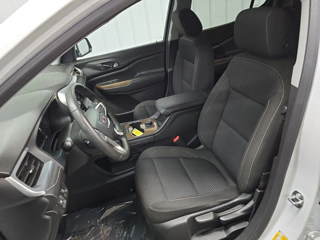 Used 2023 White GMC SLE image 28