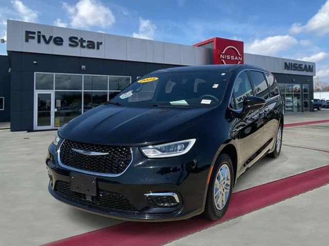 Used 2025 Black Chrysler Select image 3