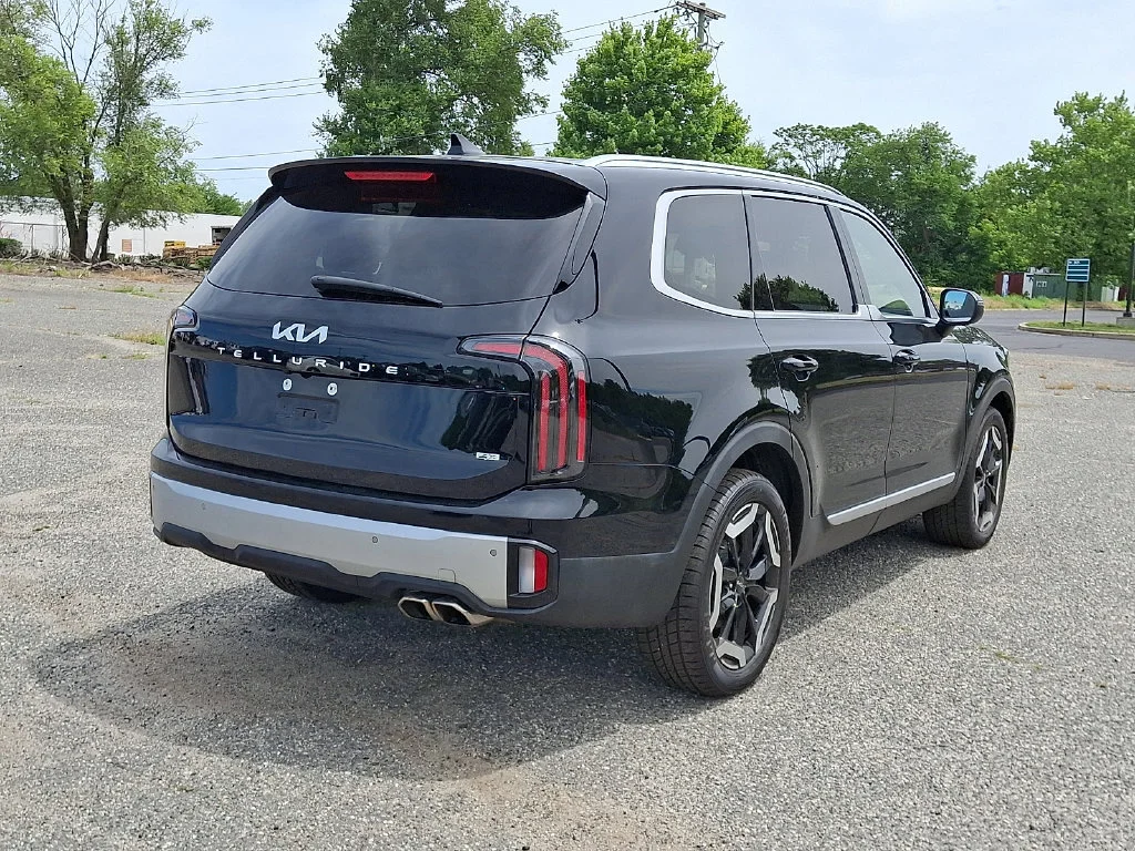 Used 2023 Ebony Black Kia EX image 11