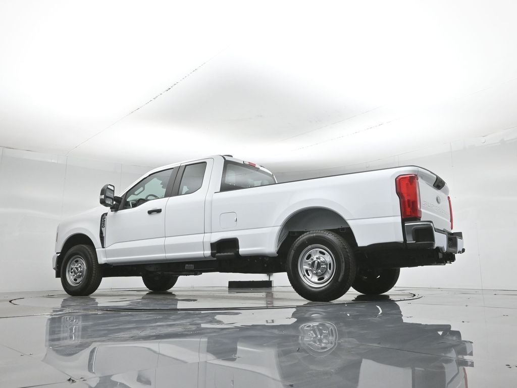 New 2026 Oxford White Ford XL image 3