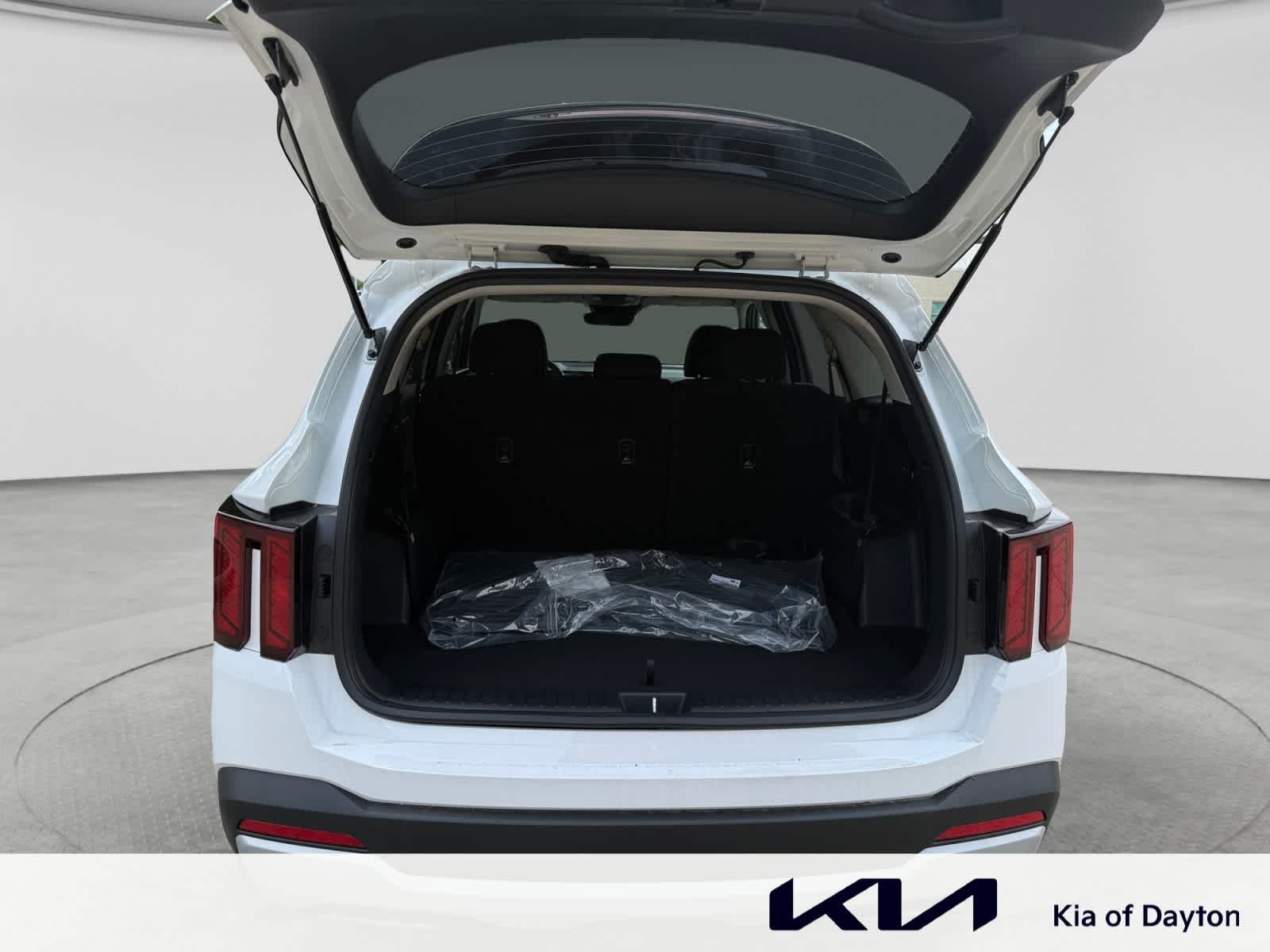 New 2026 Glacial White Pearl Kia LX image 23
