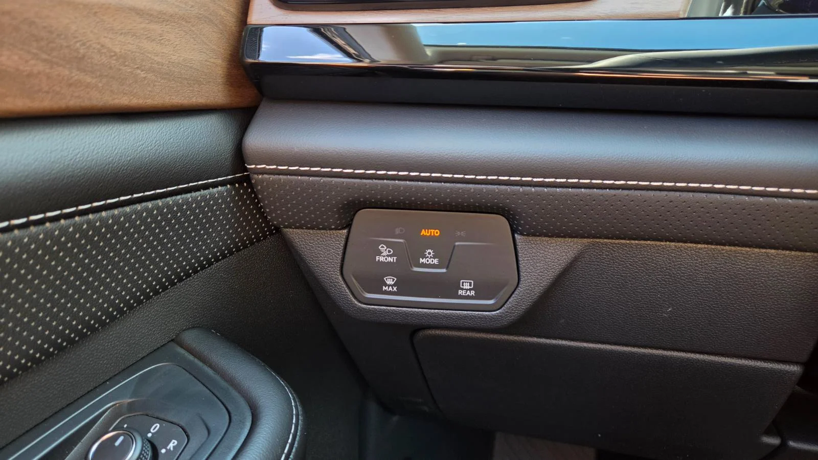 New 2026 Pure Gray Volkswagen 2.0T SE w/Technology image 22