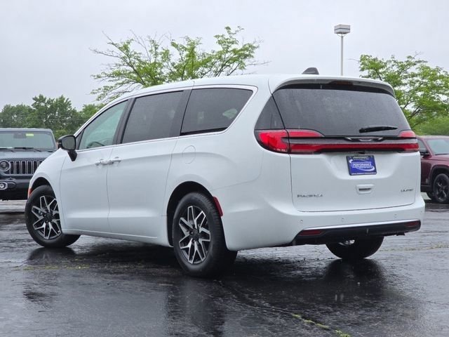 New 2027 Bright White Clear-Coat Exterior Paint Chrysler Limited image 26