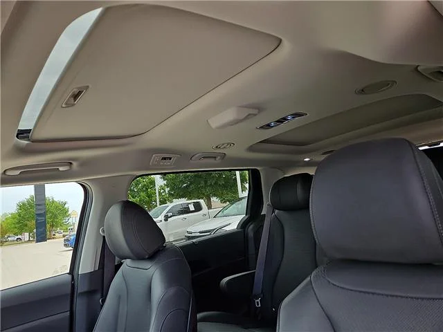 Used 2025 Aurora Black Pearl KIA SX Prestige Passenger image 15