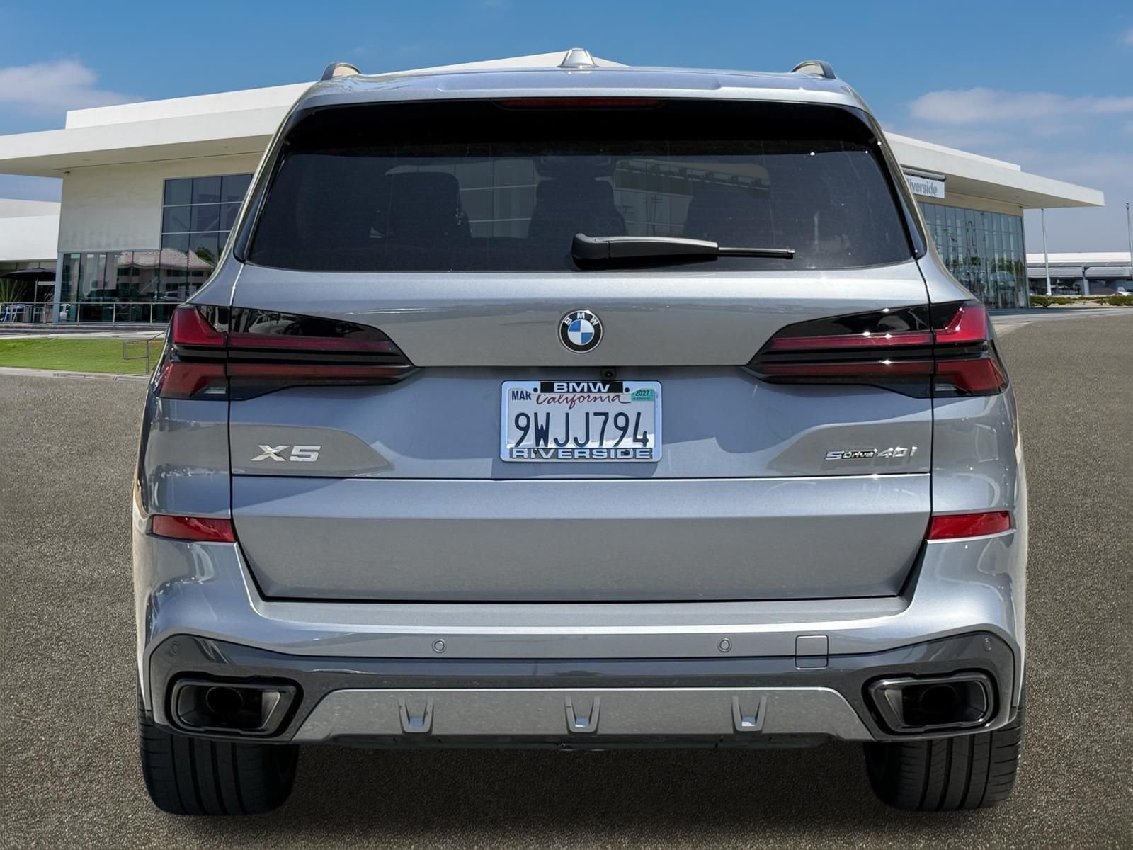 Used 2026 Skyscraper Grey Metallic BMW sDrive40i image 9