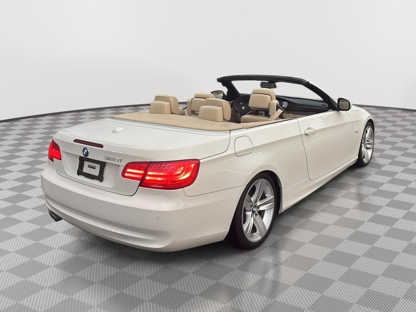 Used 2011 Alpine White BMW 328i image 9