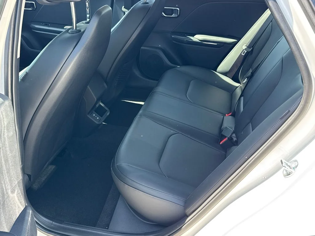 New 2026 Snow White Pearl Kia EX image 21