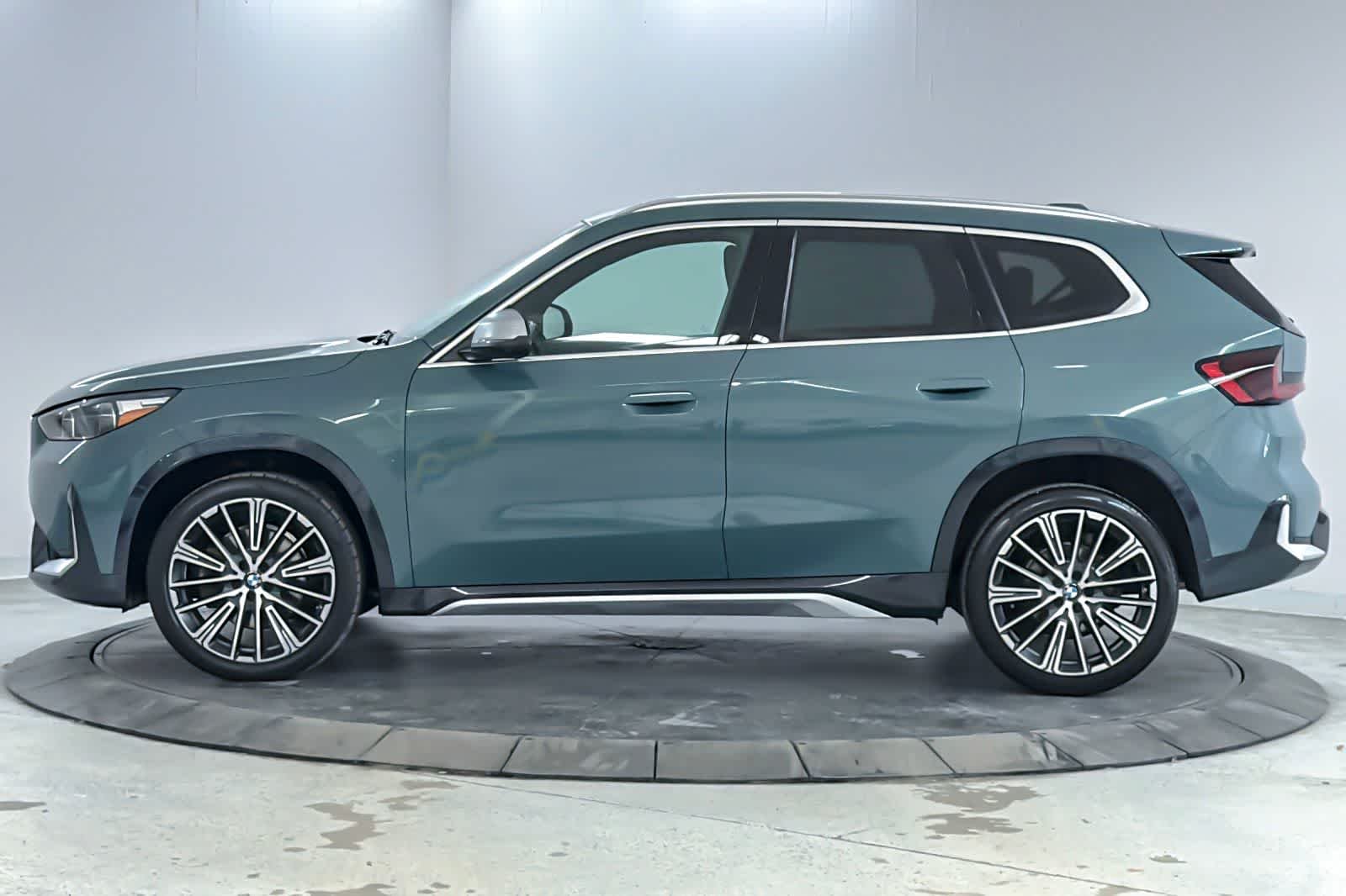 Used 2023 Cape York Green Metallic BMW xDrive28i image 5