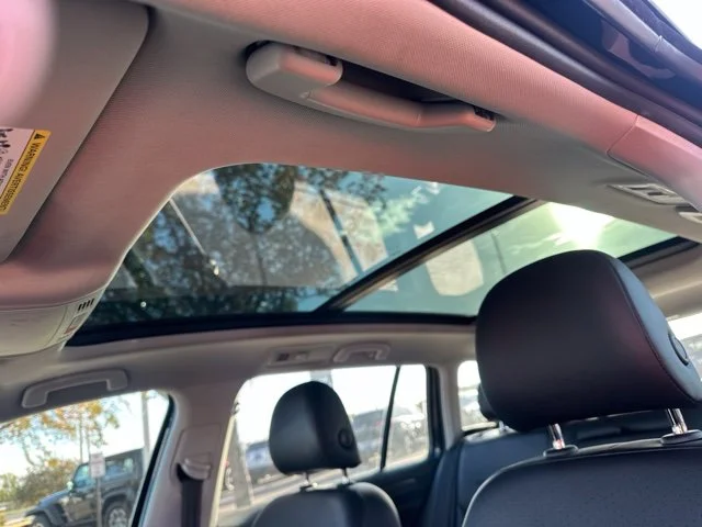Used 2019 Black Volkswagen SE image 11