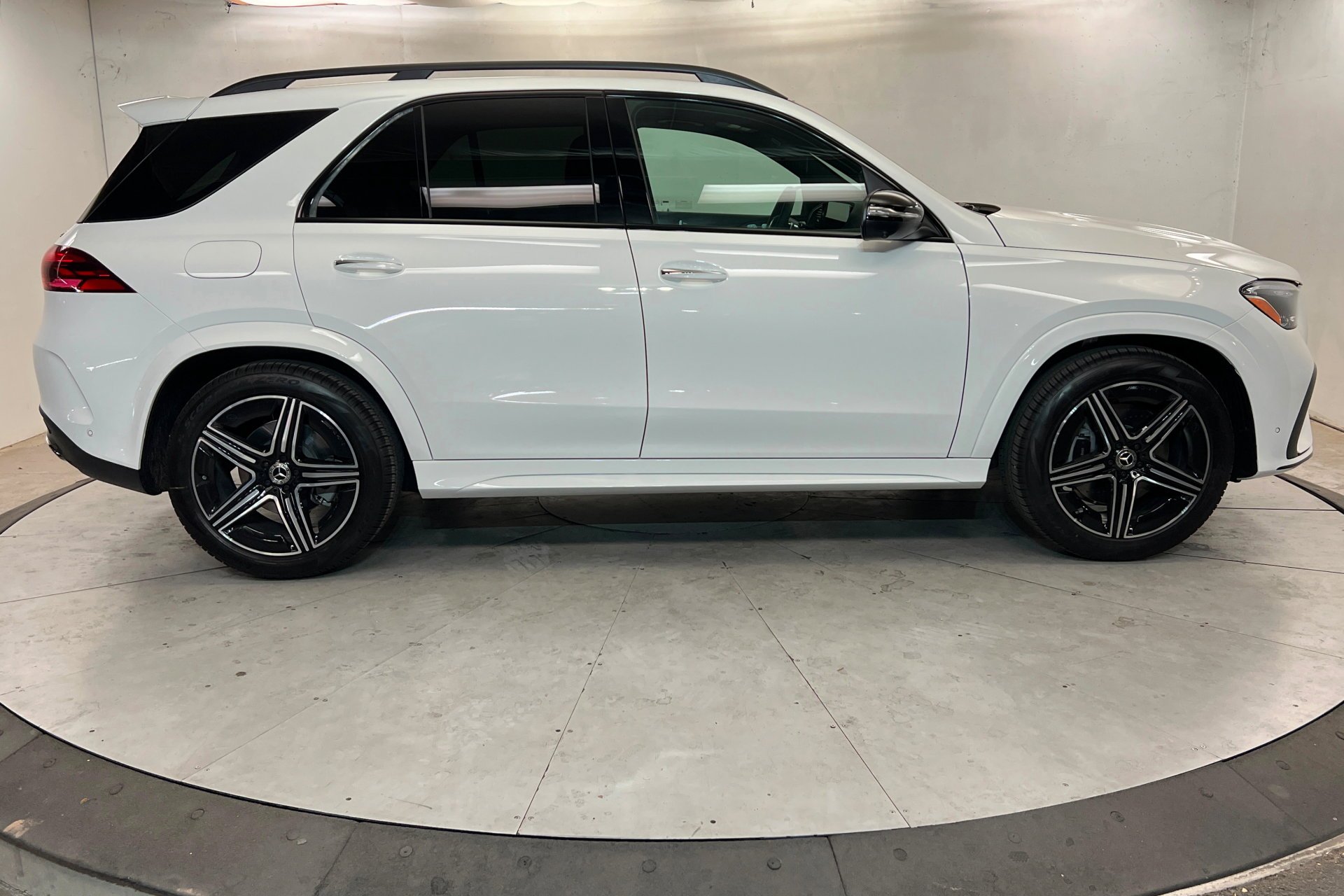 New 2026 Polar White Mercedes-Benz GLE 450 image 32