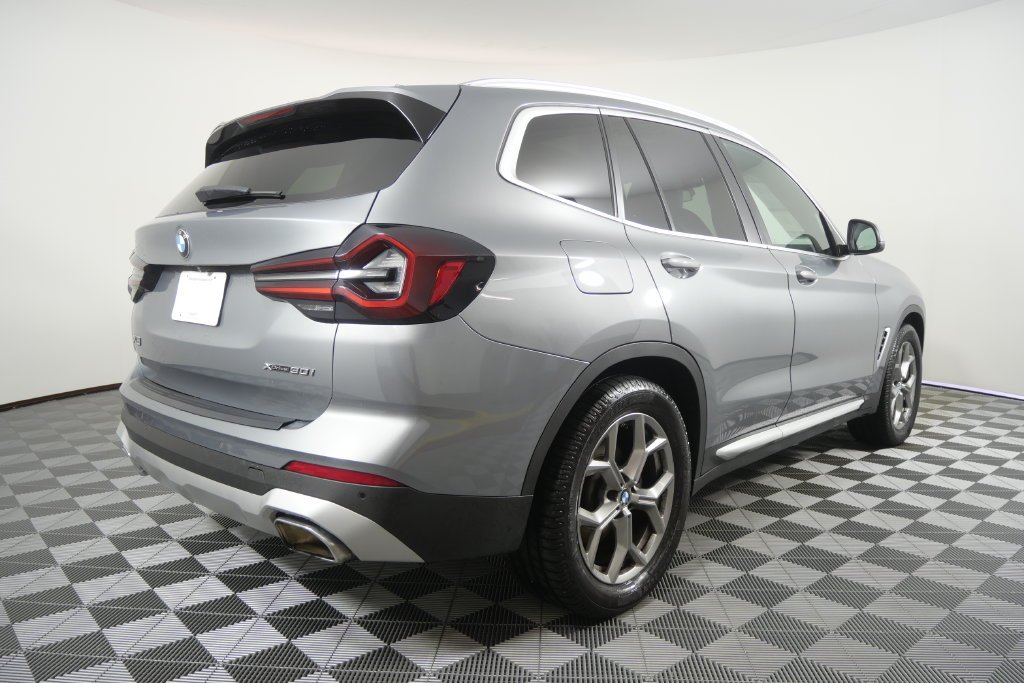 Used 2023 Gray Metallic BMW xDrive30i image 4