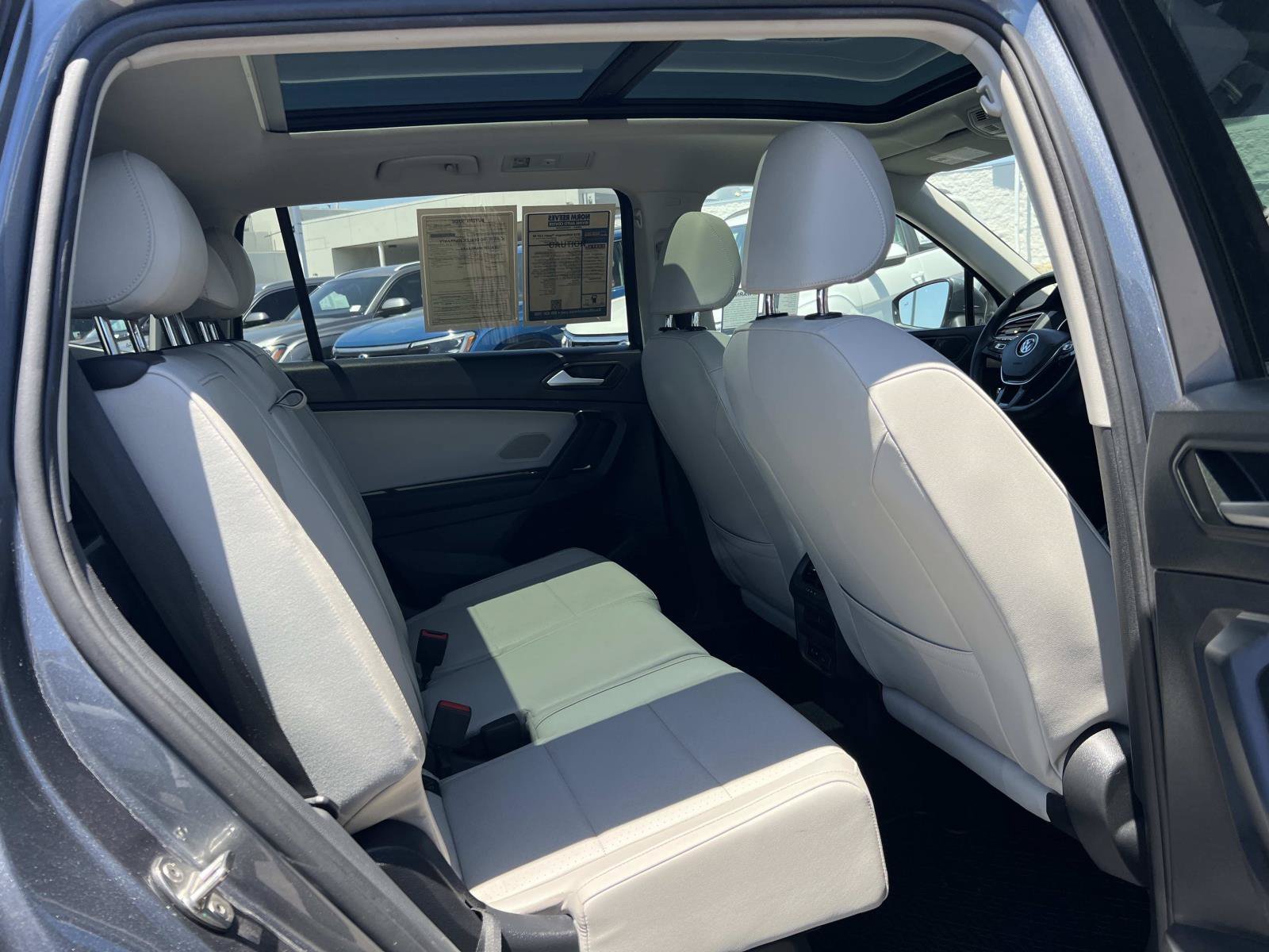 Used 2019 Platinum Gray Metallic Volkswagen SE image 33
