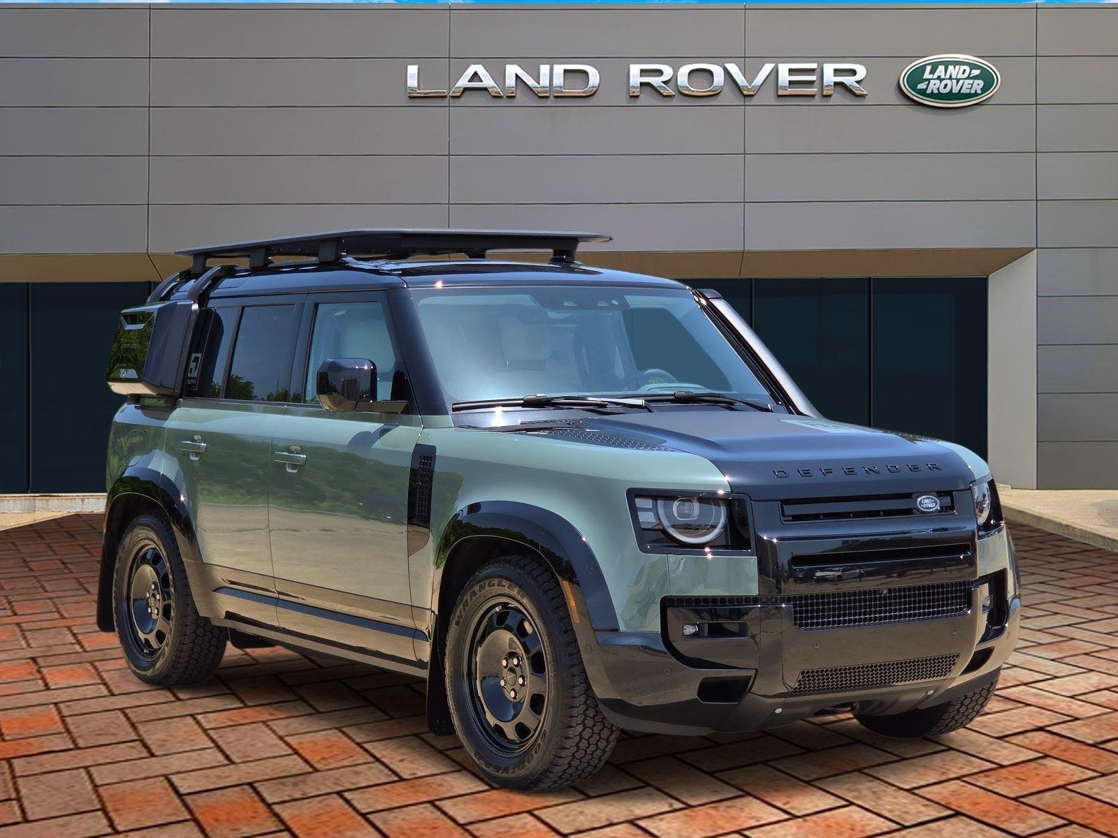 New 2026 Keswick Green LAND ROVER  image 3