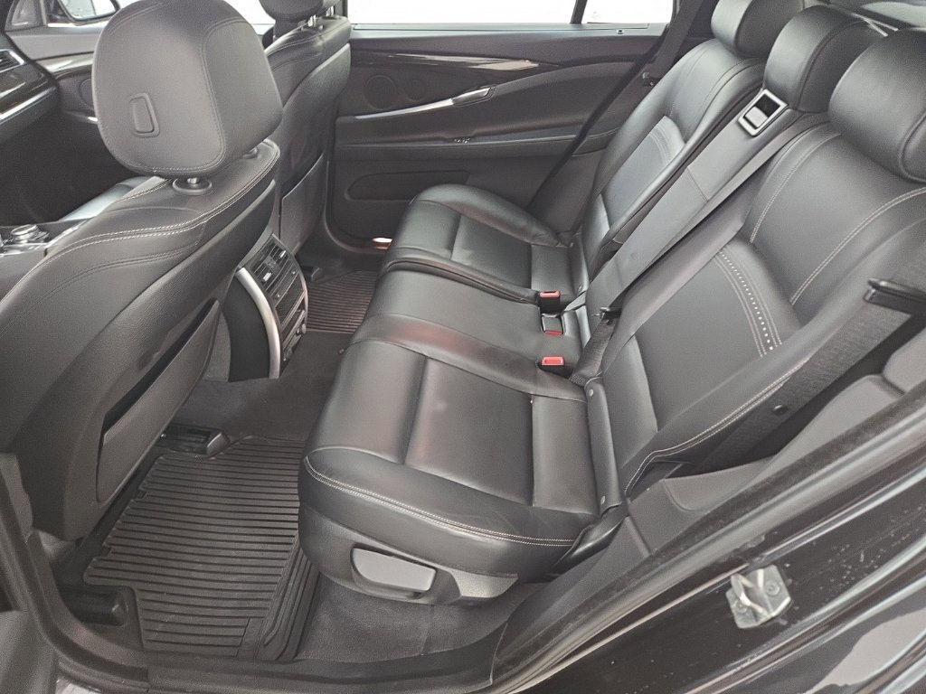 Used 2017 Dark Graphite BMW 535i xDrive Gran Turismo image 25