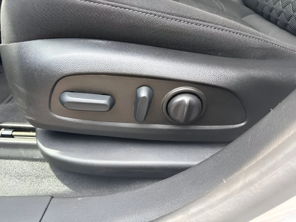 Used 2022 Silver Ice Metallic Chevrolet 2LT image 31