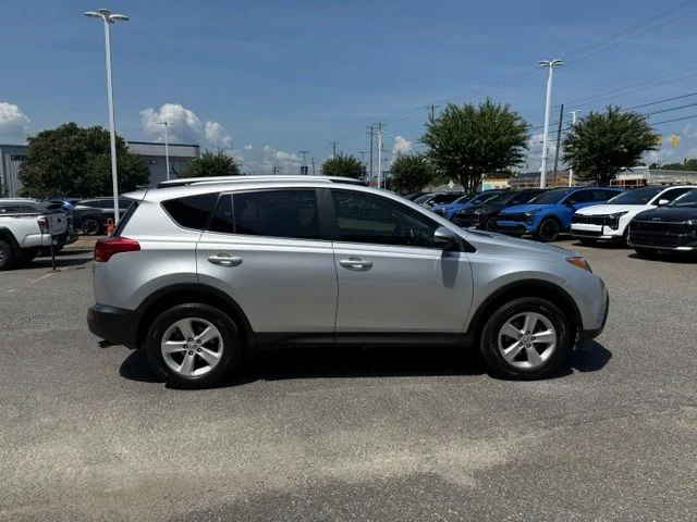 Used 2013 Classic Silver Metallic Toyota XLE image 3
