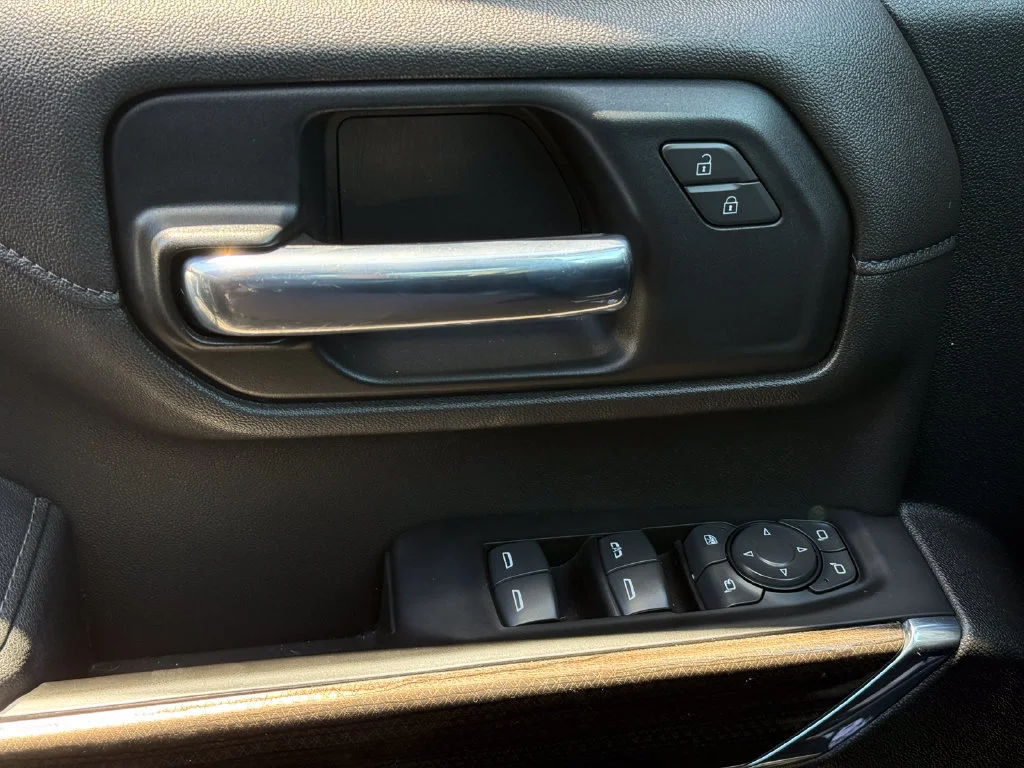 Used 2022 BLACK Chevrolet LT image 28