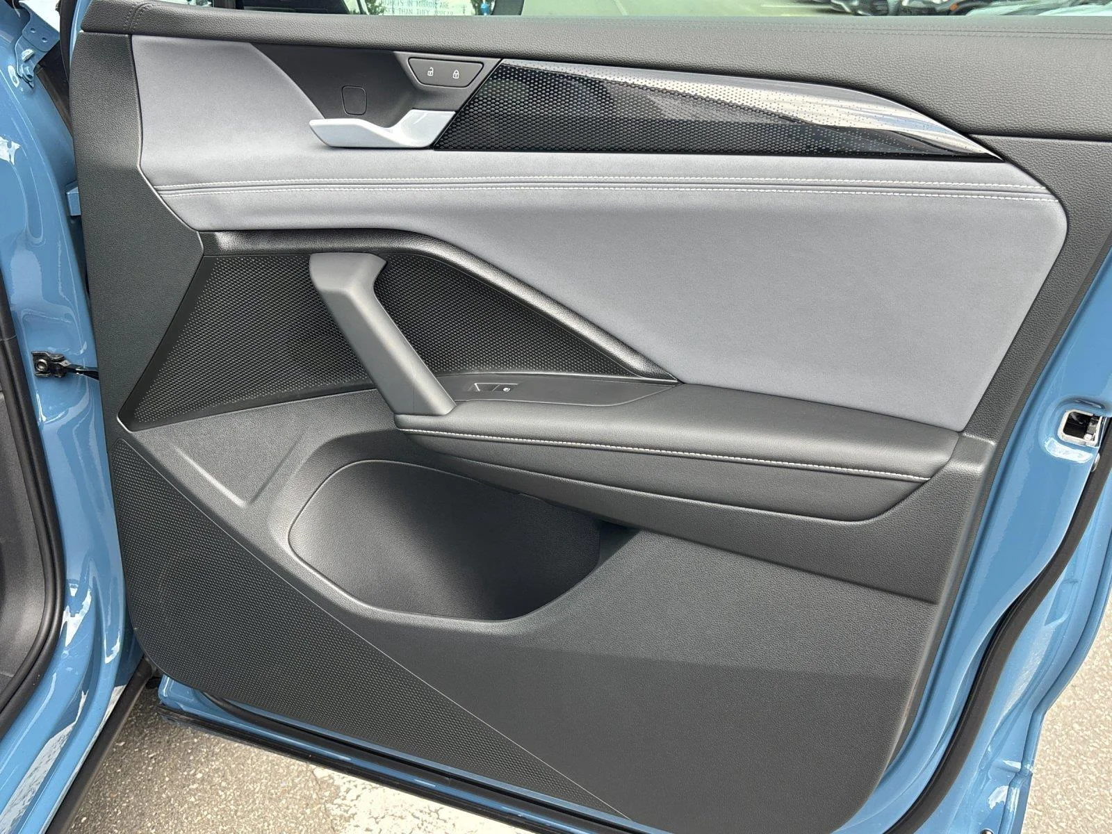 New 2026 monterey blue with deep black roof Volkswagen SE R-Line Black image 37
