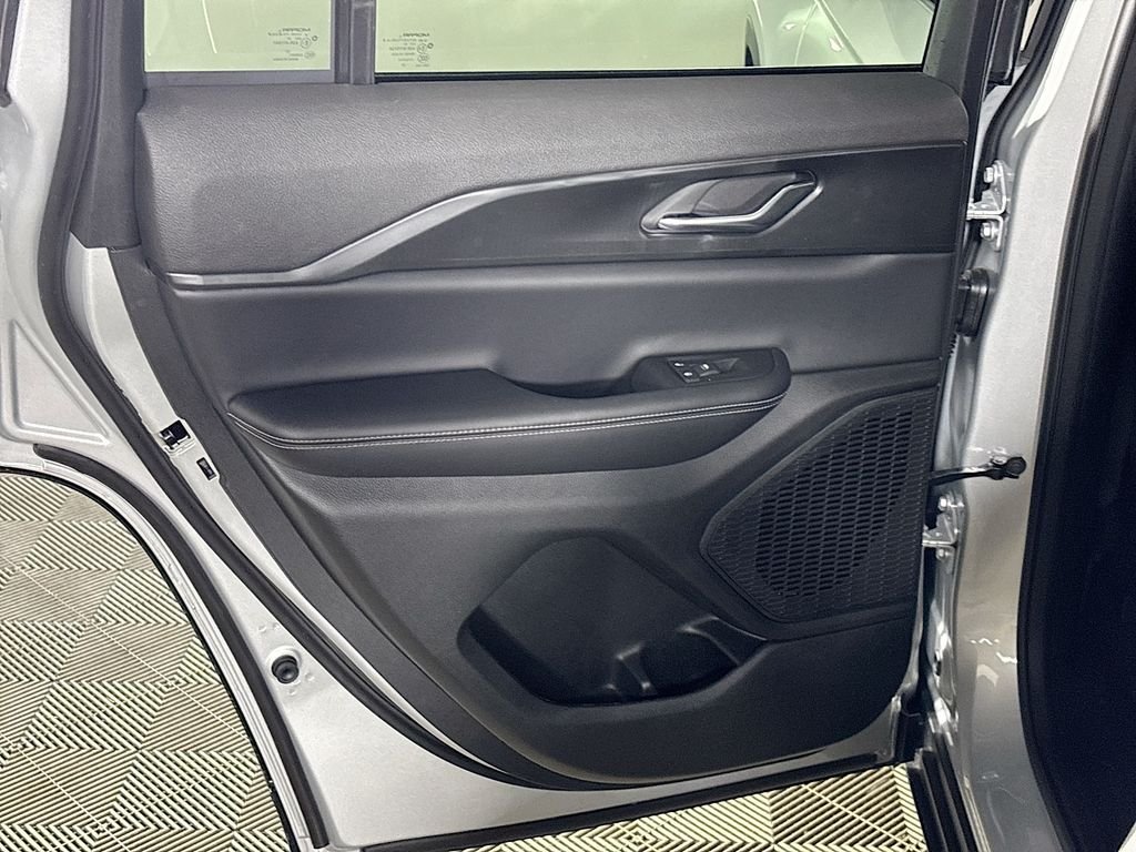 New 2026 Silver Zynith Exterior Paint Jeep Laredo image 18