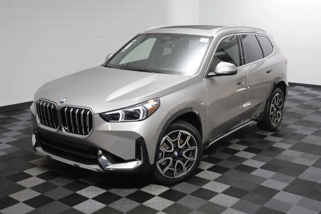 Certified Used 2026 Silver BMW xDrive28i image 2