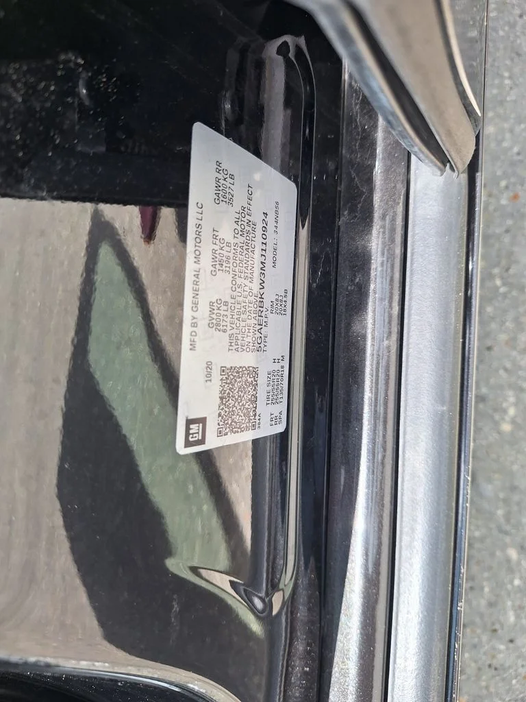 Used 2021 Black Buick Essence image 32