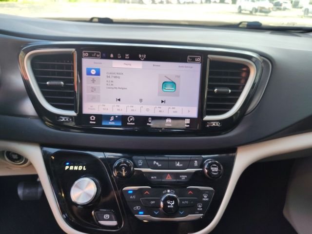 Used 2023 White Chrysler Touring L image 18