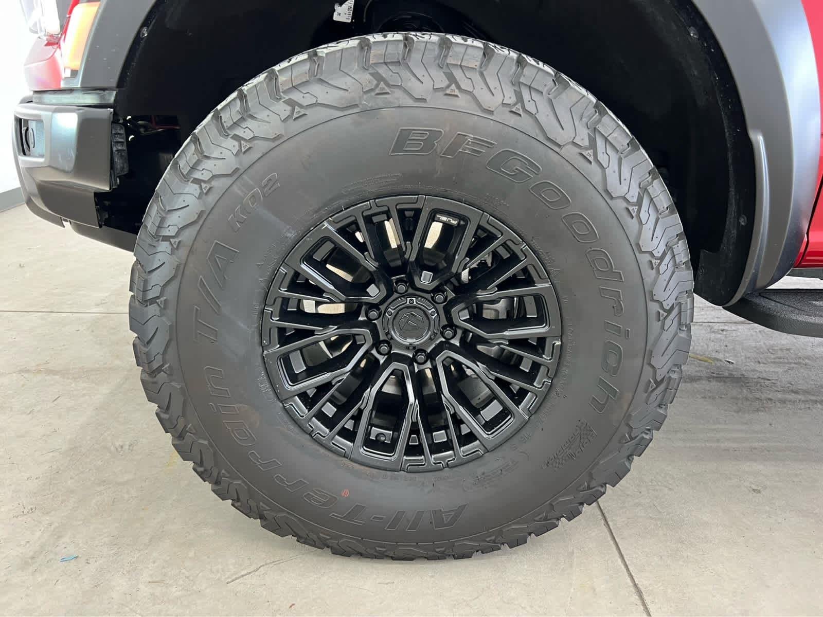 Used 2025 Rapid Red Metallic Tinted Clearcoat Ford Raptor image 7