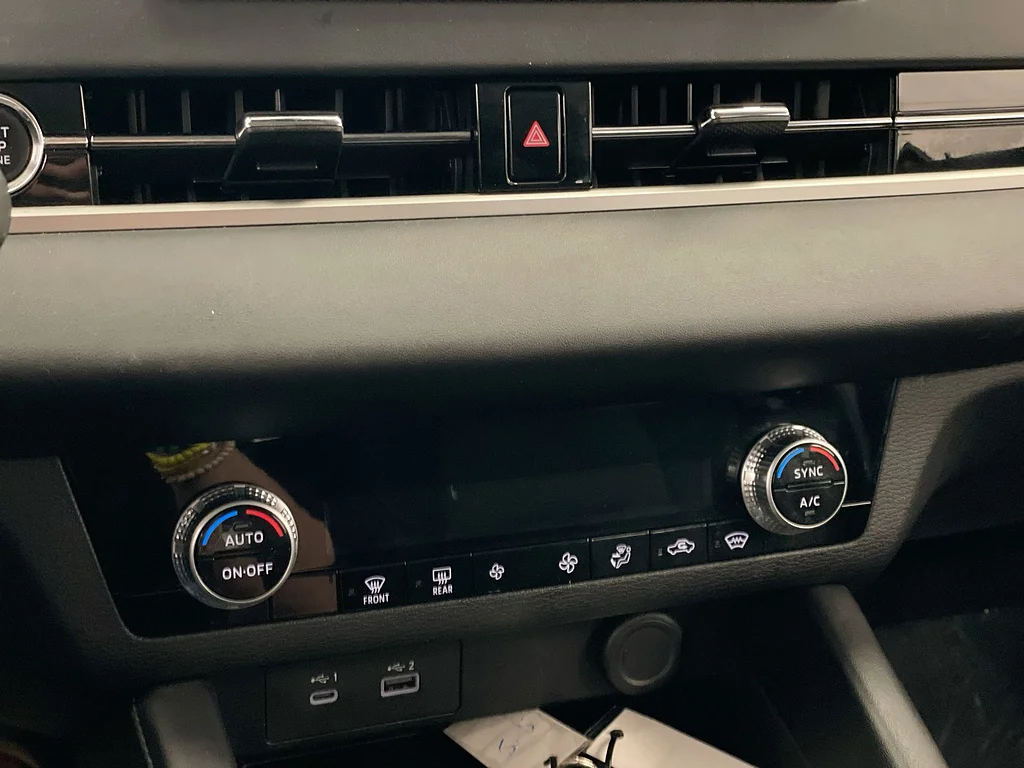 Used 2022 BLACK Mitsubishi ES image 17