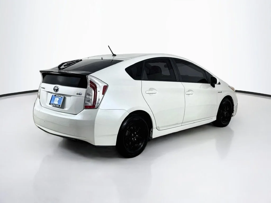 Used 2015 Blizzard Pearl Toyota Two image 7