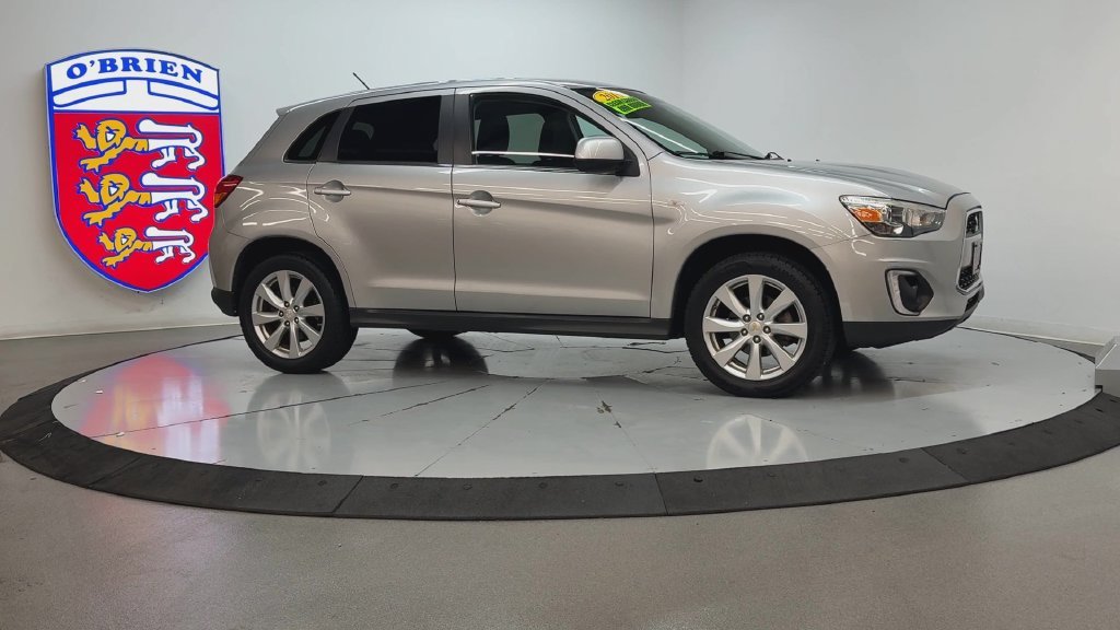 Used 2015 Quick Silver Metallic Mitsubishi SE image 3