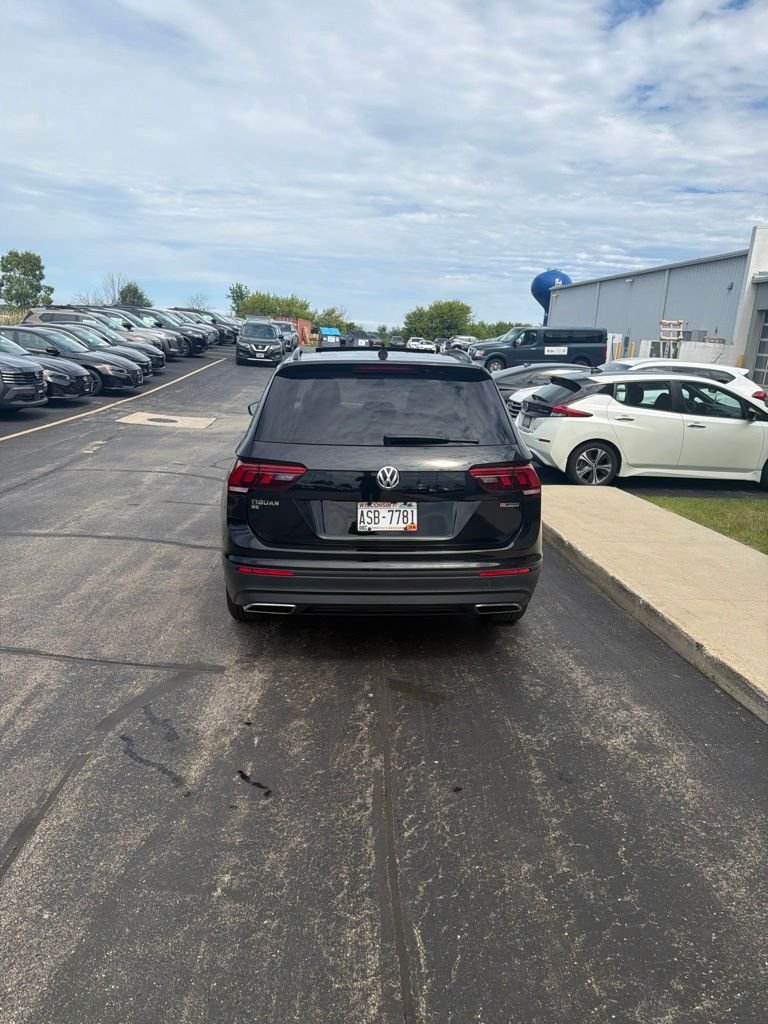 Used 2019 Black Metallic Volkswagen 2.0T SE image 5