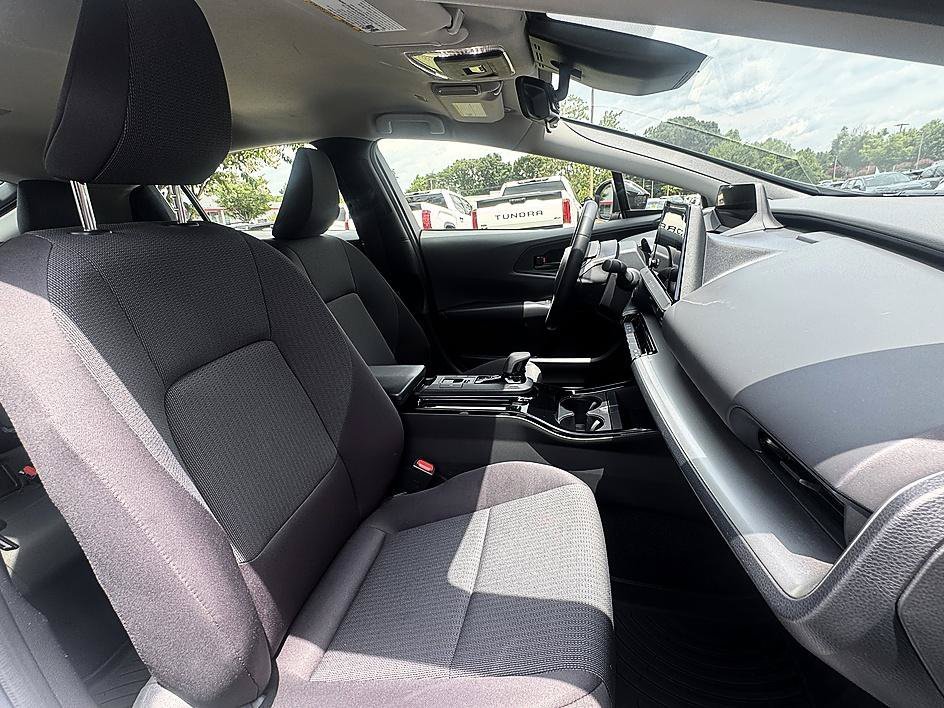 Used 2025 Wind Chill Pearl Toyota LE image 19