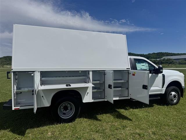 New 2026 Oxford White Ford F-350® XL image 18