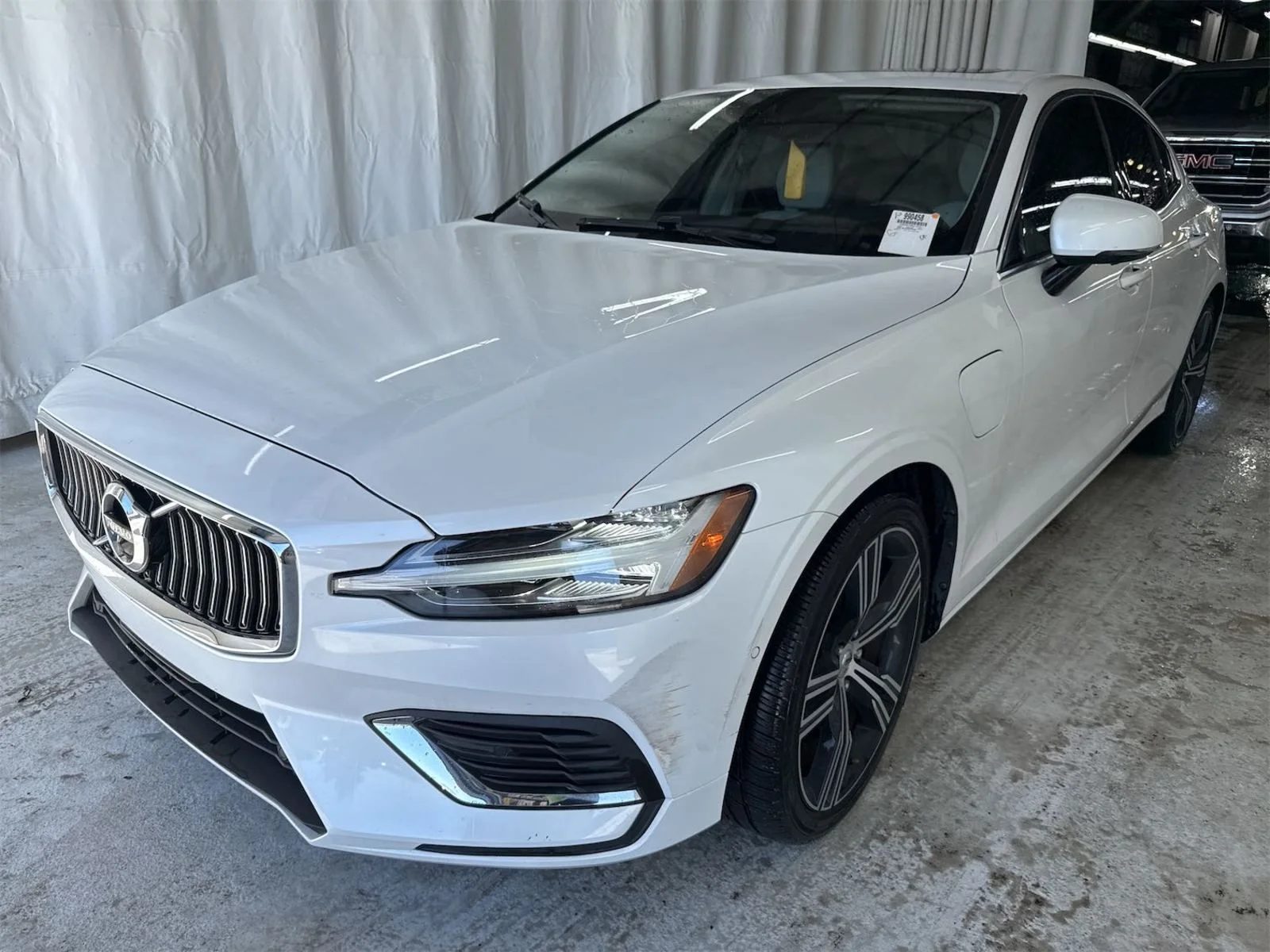 Used 2021 White Volvo T8 Inscription image 1