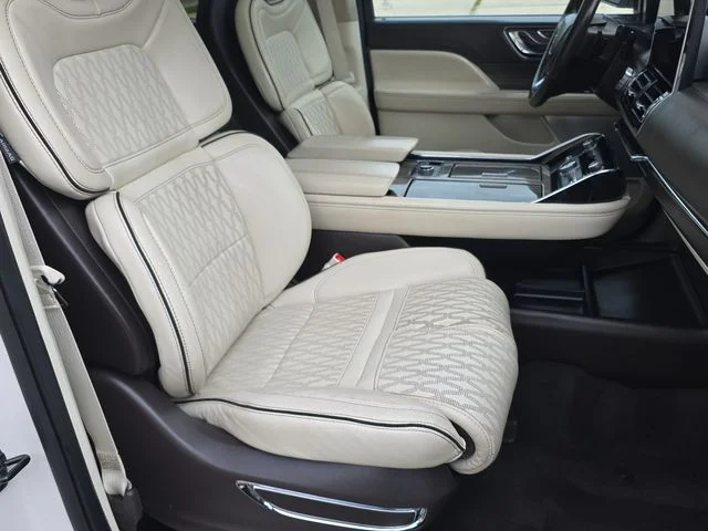 Used 2019 White Platinum Clearcoat Metallic Lincoln Black Label image 38