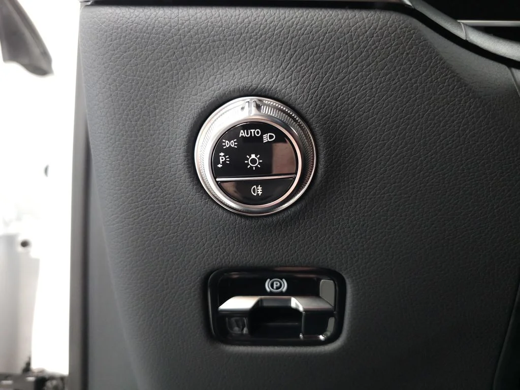 Certified Used 2026 Polar White Mercedes-Benz GLC 300 image 9