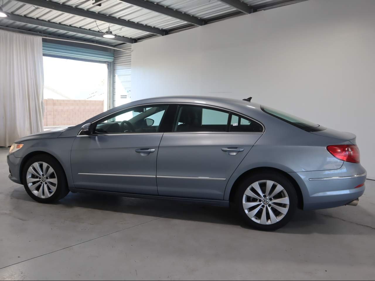 Used 2009 Reflex Silver Metallic Volkswagen Sport image 8