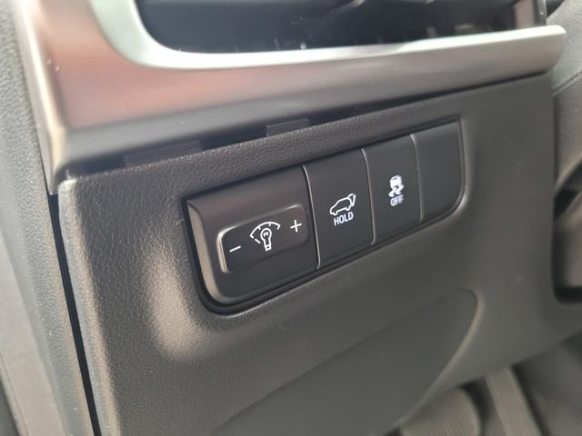 Used 2025 Silver Hyundai SEL image 19