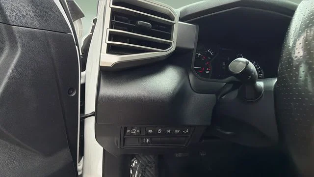 Used 2022 White Toyota SR5 image 21