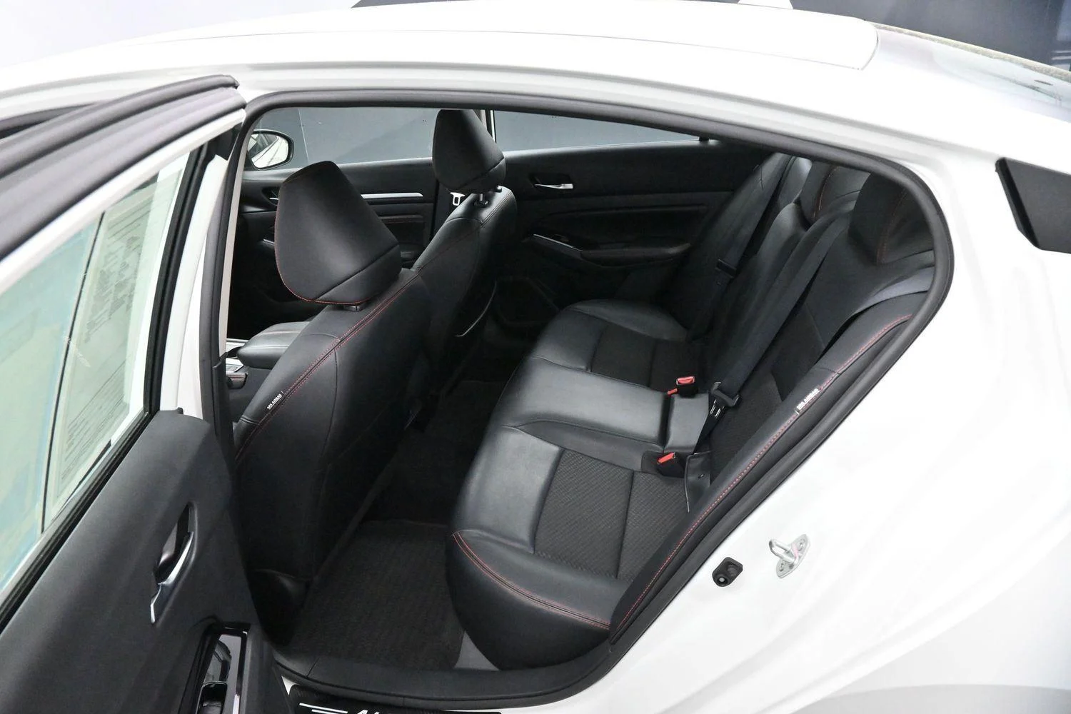 Used 2023 Pearl White Tricoat Nissan 2.5 SR image 27