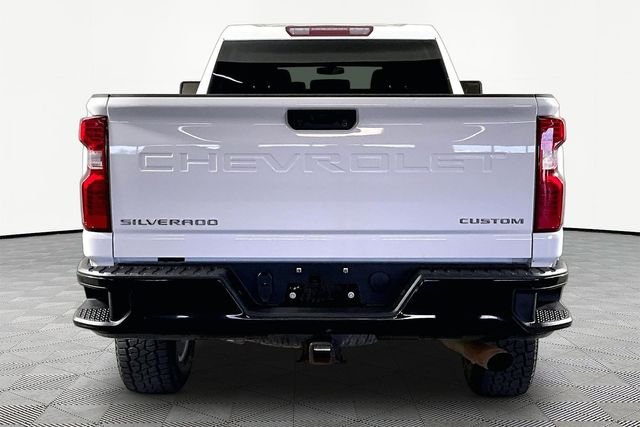 Used 2023 White Chevrolet Custom image 5