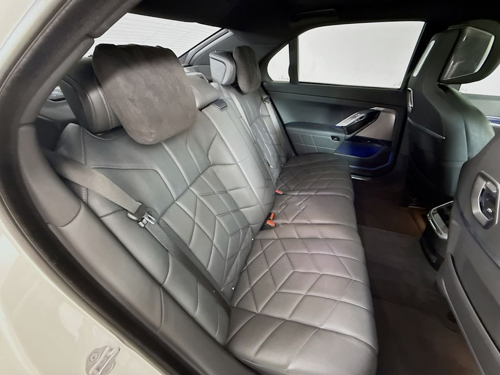 Used 2024 Black BMW 760i xDrive image 28