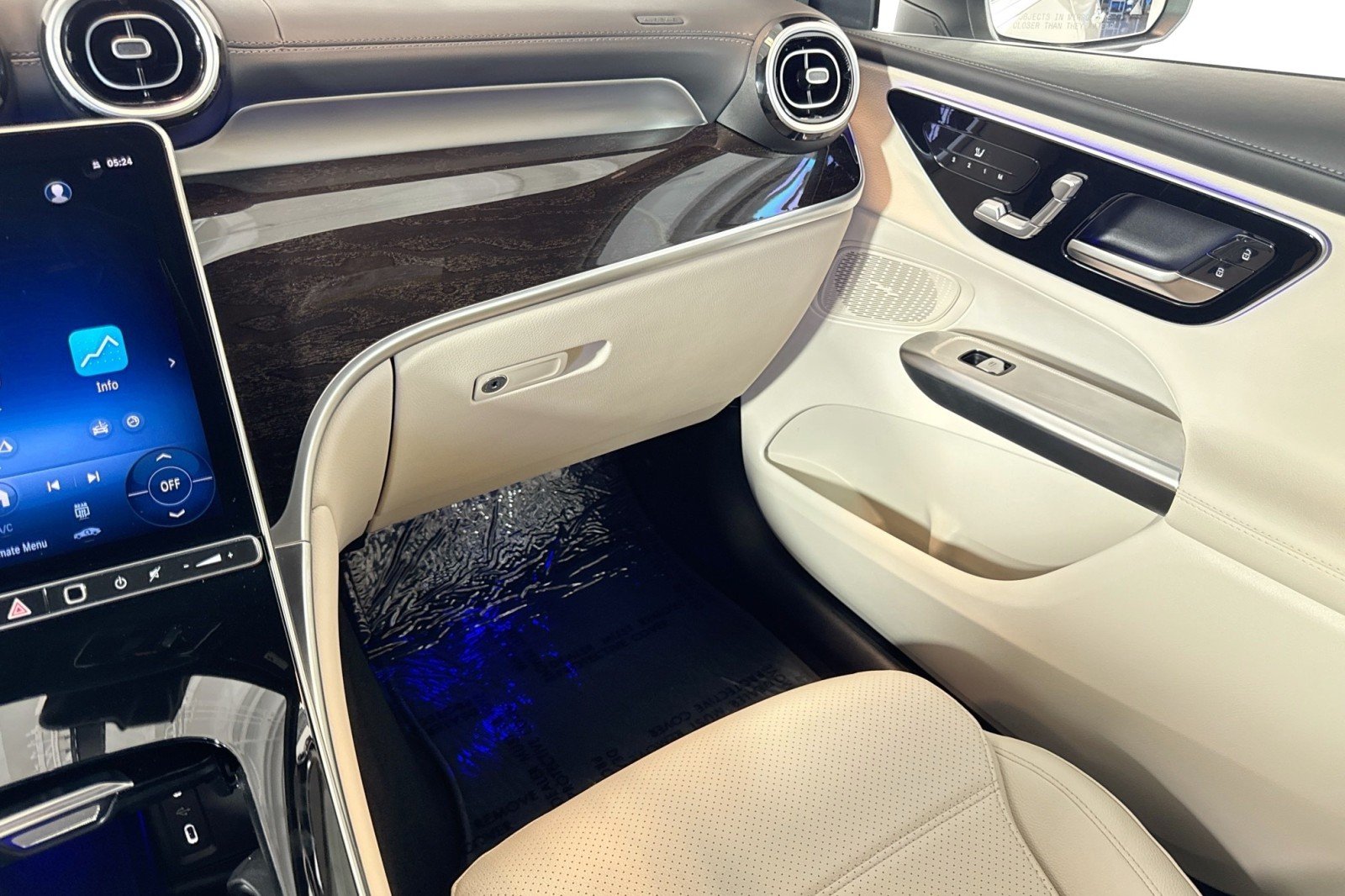 Used 2025 Polar White Mercedes-Benz GLC 300 SUV image 21